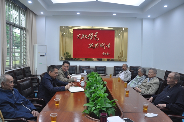 水稻所召開勞模座談會(huì)