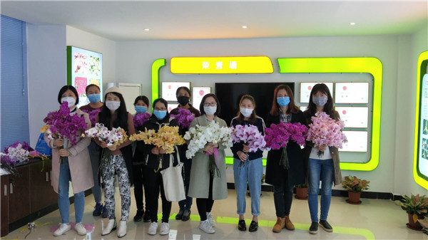 溫暖如春入心坎  笑面如花迎春風(fēng)