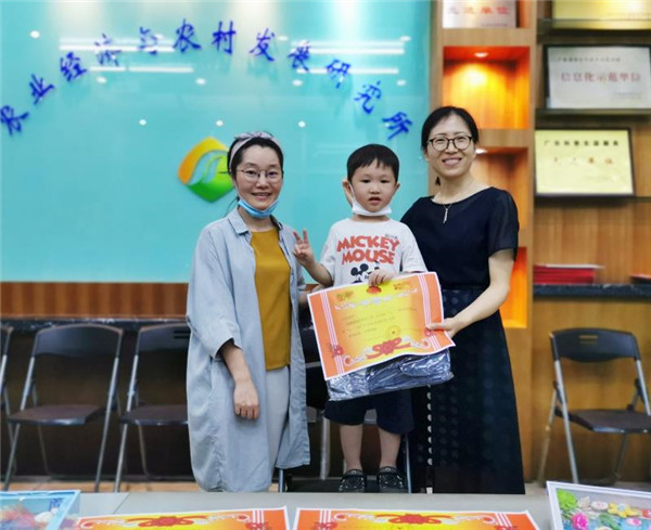 農(nóng)經(jīng)所開(kāi)展迎“六一”征畫(huà)和親子手工DIY系列活動(dòng)