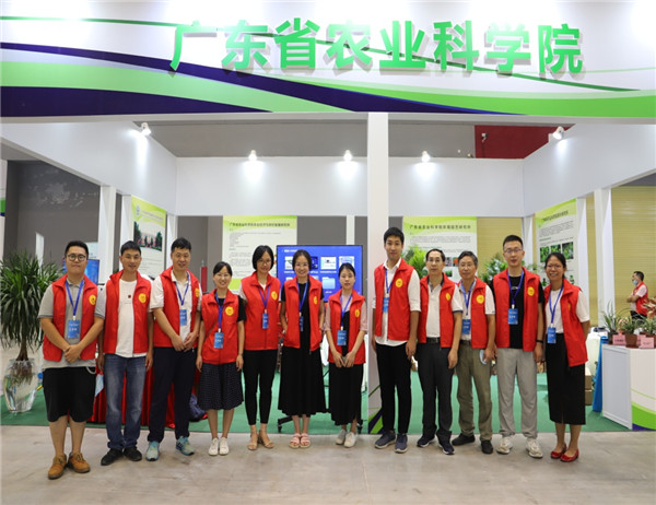 院農(nóng)科志愿服務(wù)隊開展農(nóng)業(yè)博覽會志愿服務(wù)活動