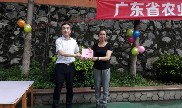 我院開(kāi)展“六一”慰問(wèn)師生活動(dòng)