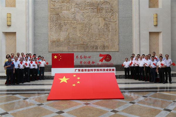 “我和國旗同框”（一）：真情告白祖國！