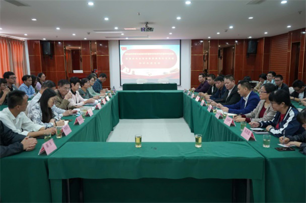 吳亞玲參加資環(huán)所下屬黨支部結(jié)對共建活動