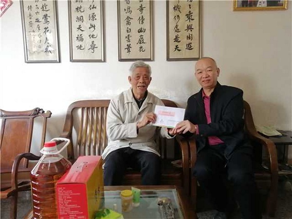 春節(jié)慰問老人.jpg