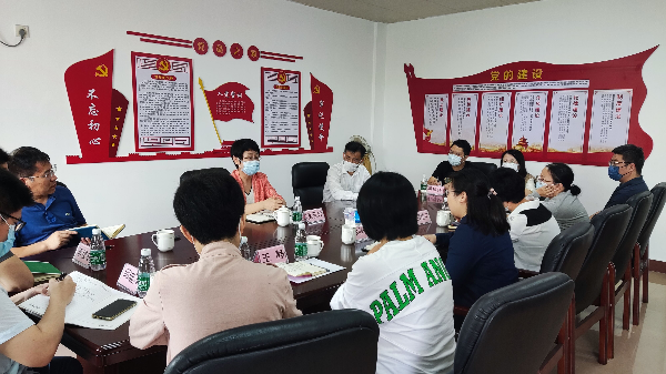 吳亞玲到果樹所調(diào)研指導(dǎo).jpg