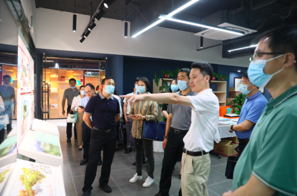    南寧市代表團在南方報業(yè)傳媒集團南方農(nóng)村報社及廣東省鄉(xiāng)村振興服務(wù)中心參觀交流，了解廣東農(nóng)產(chǎn)品“12221”市場體系建設(shè)和預(yù)制菜產(chǎn)業(yè)發(fā)展情況