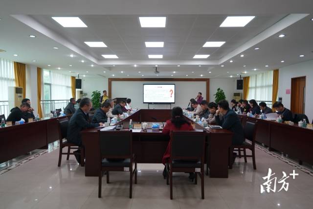 產(chǎn)業(yè)園第一季度建設(shè)工作進(jìn)展交流會(huì)