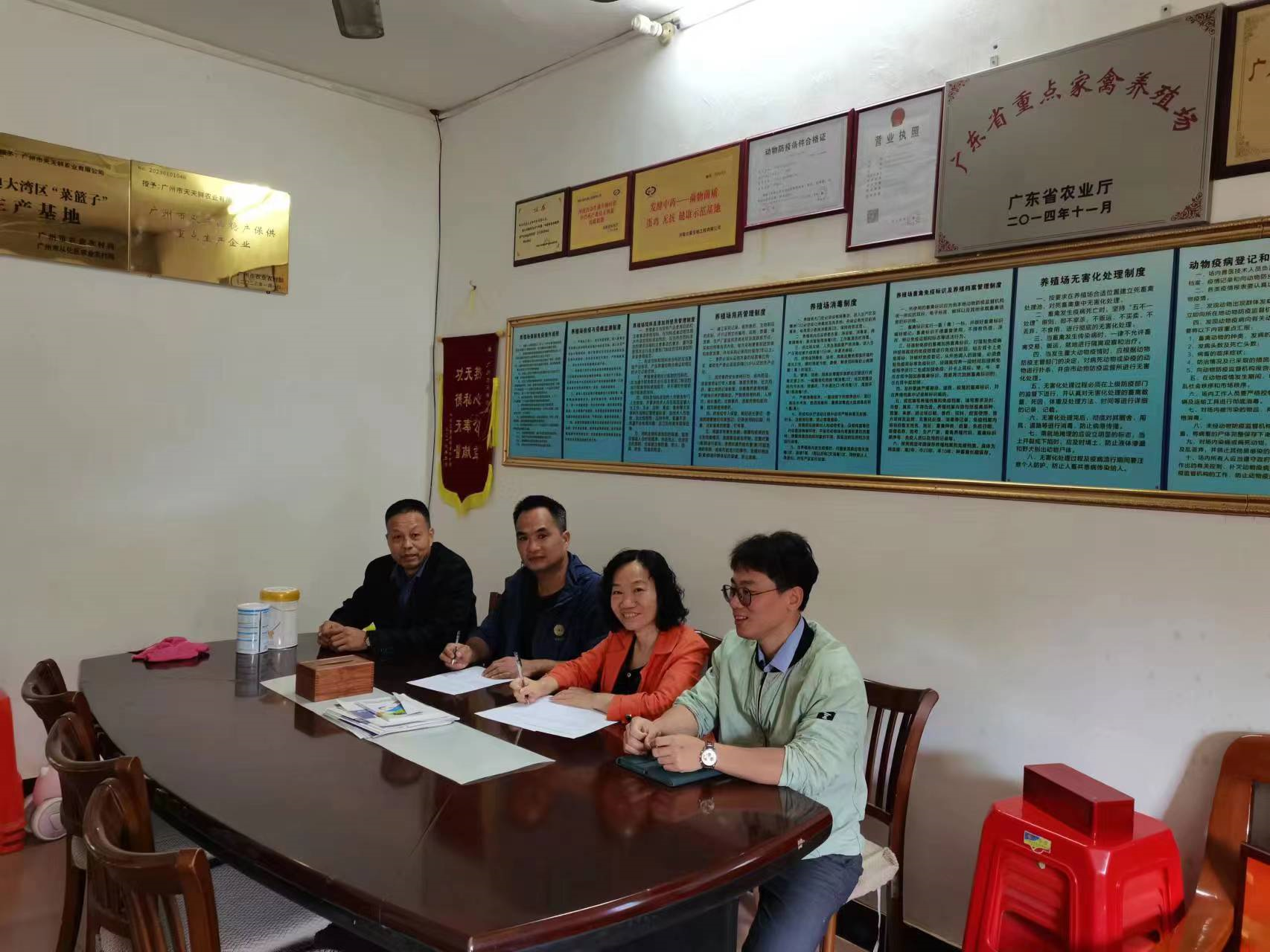 1215動(dòng)衛(wèi)所到對(duì)接企業(yè)開展家禽養(yǎng)殖科技服務(wù)_3