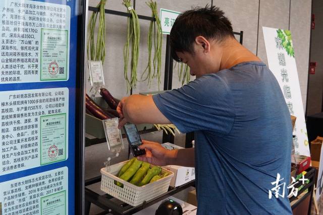 參會人員現(xiàn)場了解達標亮證行動