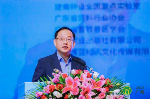 廣東省農(nóng)業(yè)科學(xué)院黨委書記鄧詣群在開幕式上致辭  受訪者供圖
